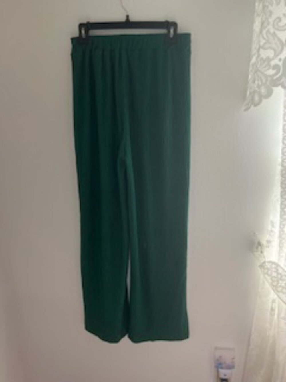 NWOT FOREST GREEN PLEATED SLACKS WITH POCKETS ELASTIC WAIST MEDIUM - Picture 3 of 4